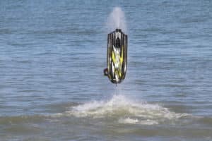 jet ski sur la plage a villers sur mer Très Haute Saison